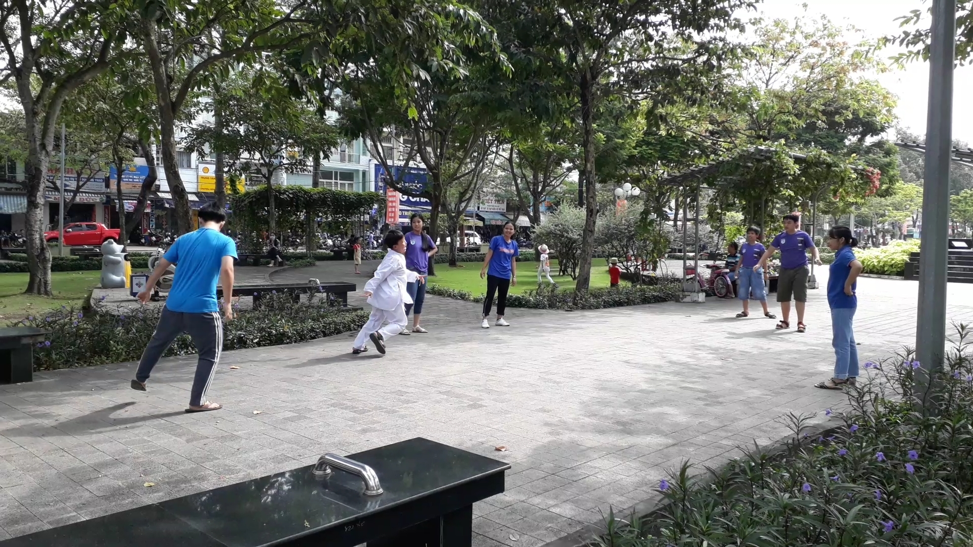 Xin một vé về tuổi thơ - Trò chơi Chọi cầu