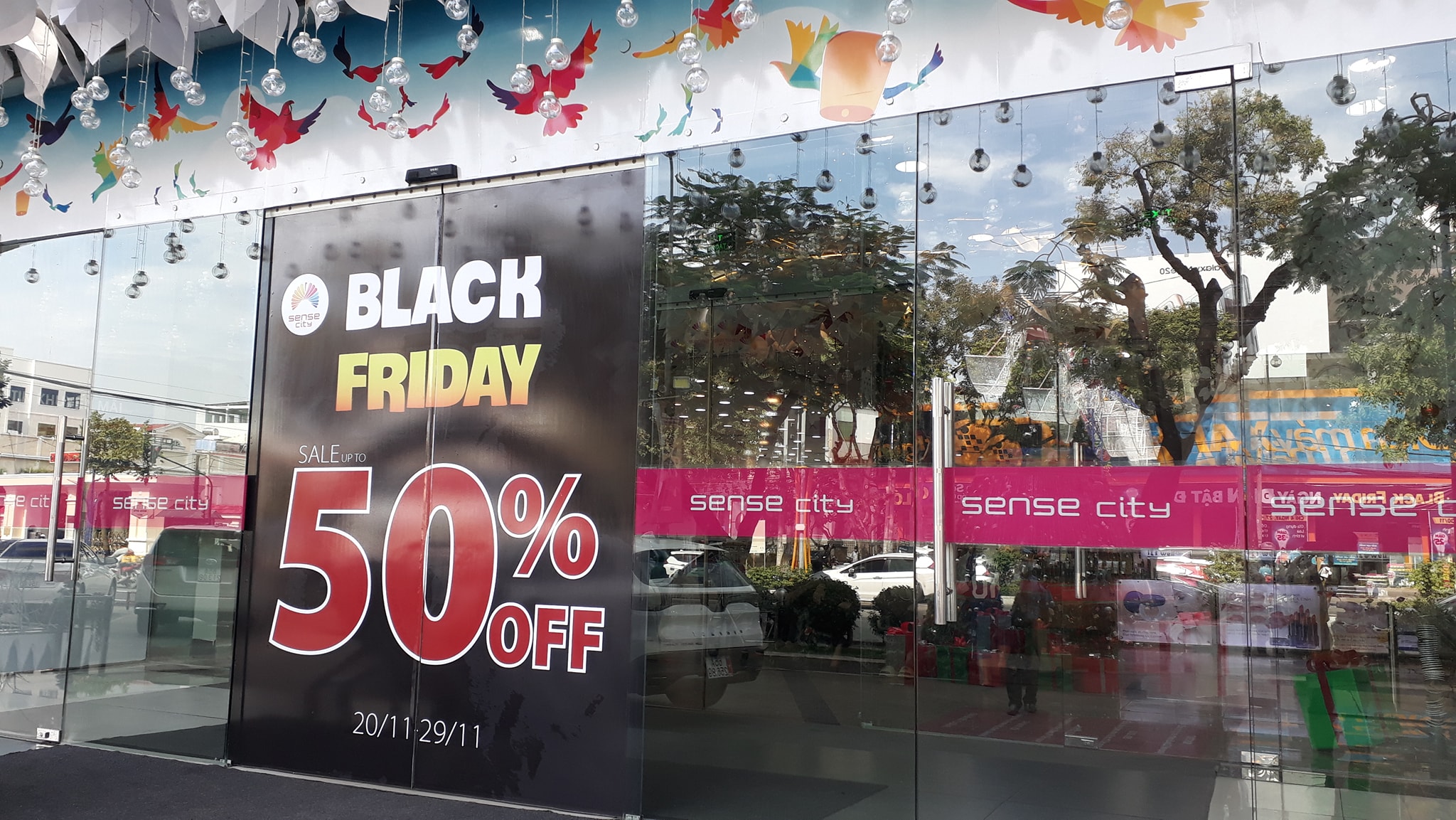 Những hình ảnh Black Friday ở Sense City - Coopmart Cần Thơ